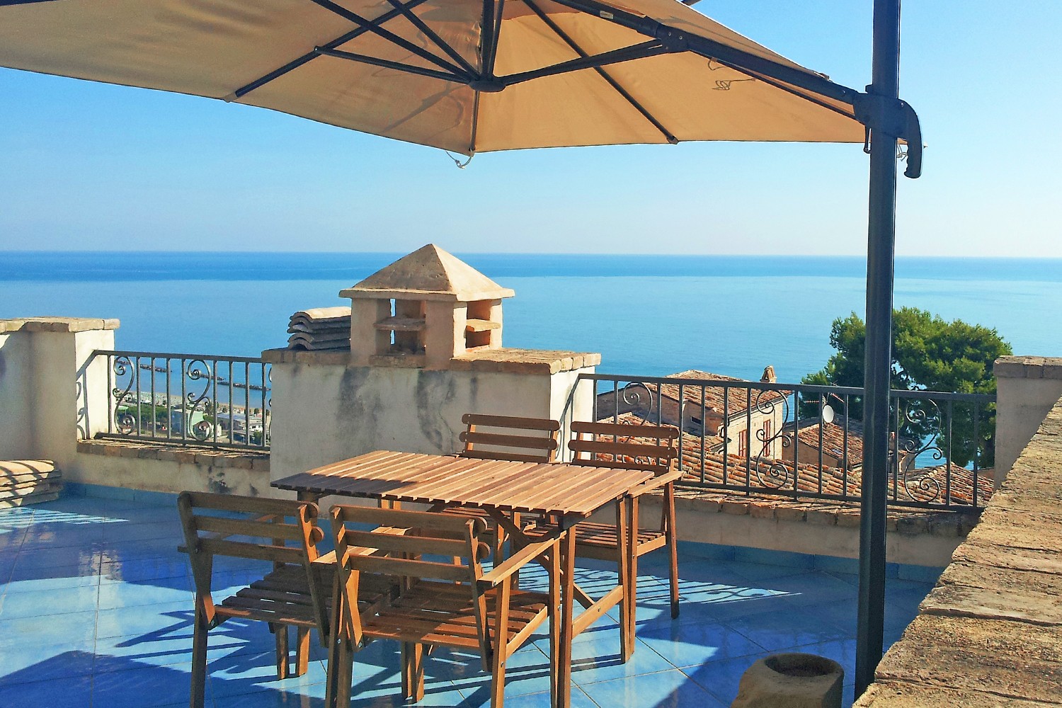 Charming city villa with rooftop terrace and sea view