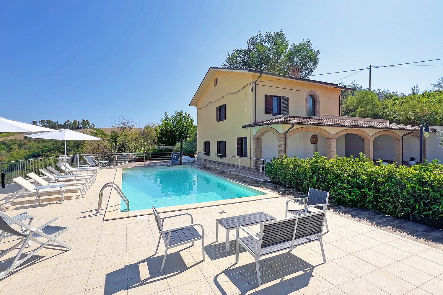 Modern ingerichte luxe vakantie villa met zwembad