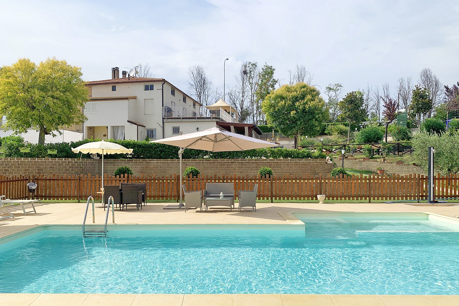 Detached villa with pool and panoramic views