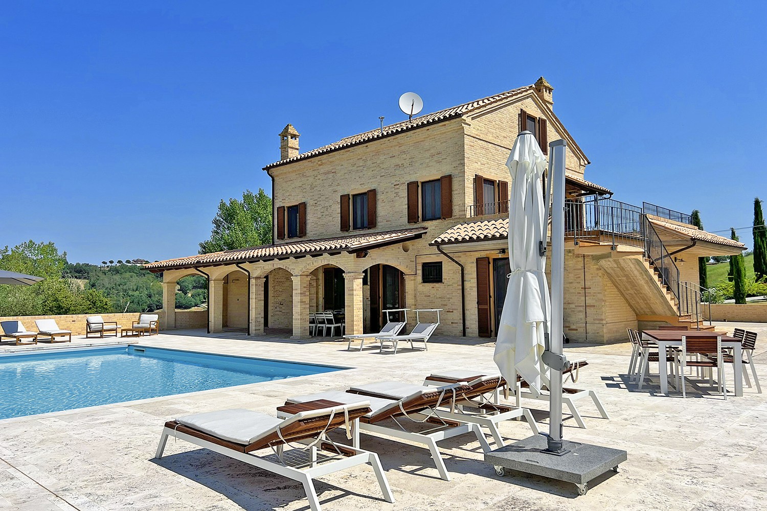 Authentiek landhuis met privé zwembad in Le Marche