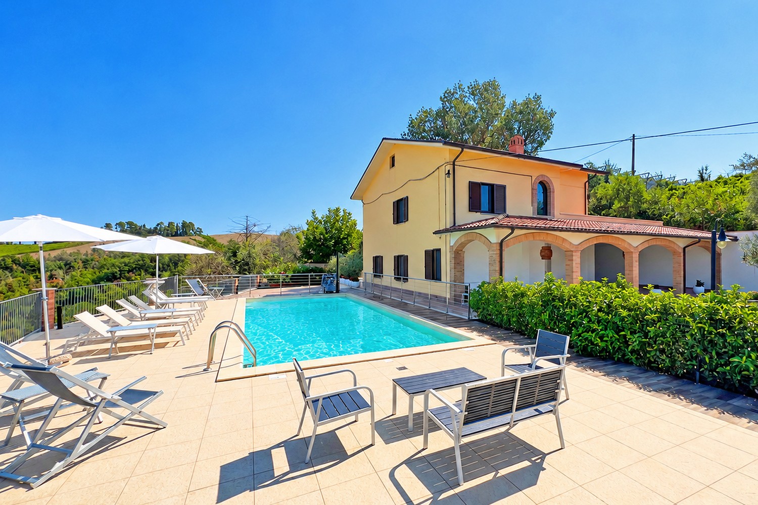 Modern ingerichte luxe vakantie villa met zwembad