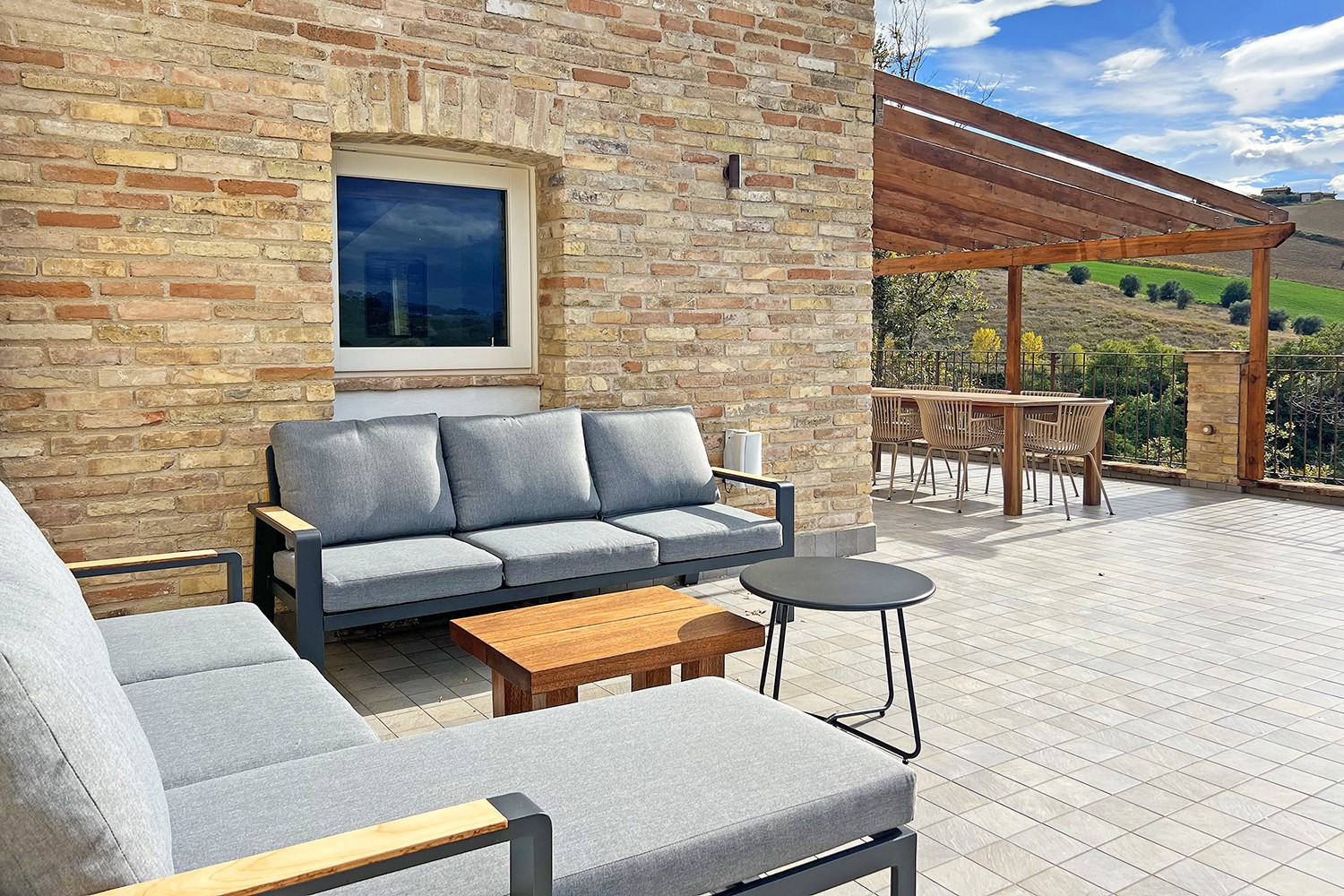 Luxuriöse Apartments mit Pool und modernem Interieur