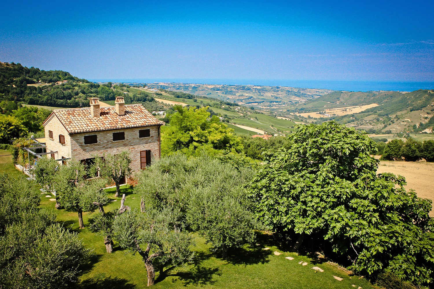 Stylish country house with pool near a town