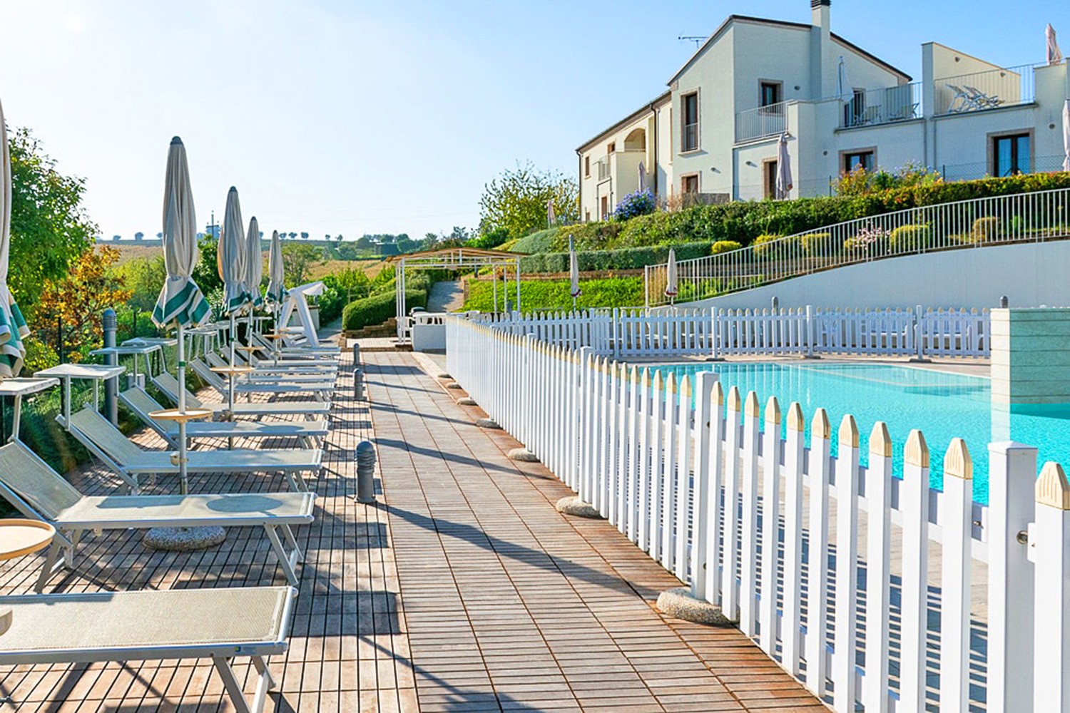 Child-friendly holiday resort near the beach with 10 apartments