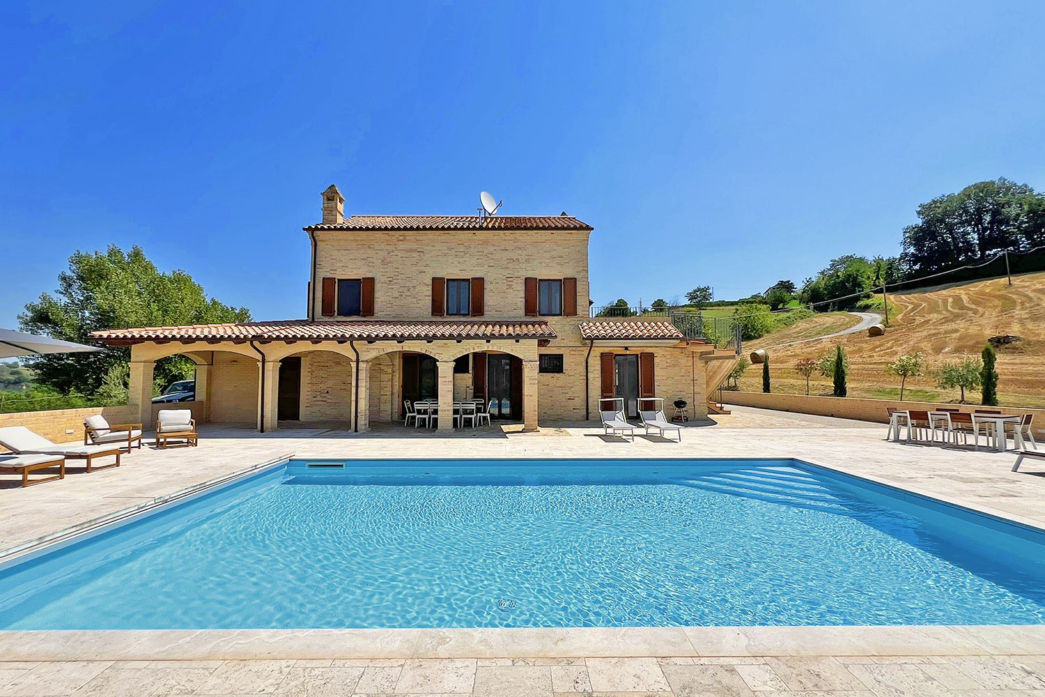 Authentic country holiday house with private pool in Le Marche