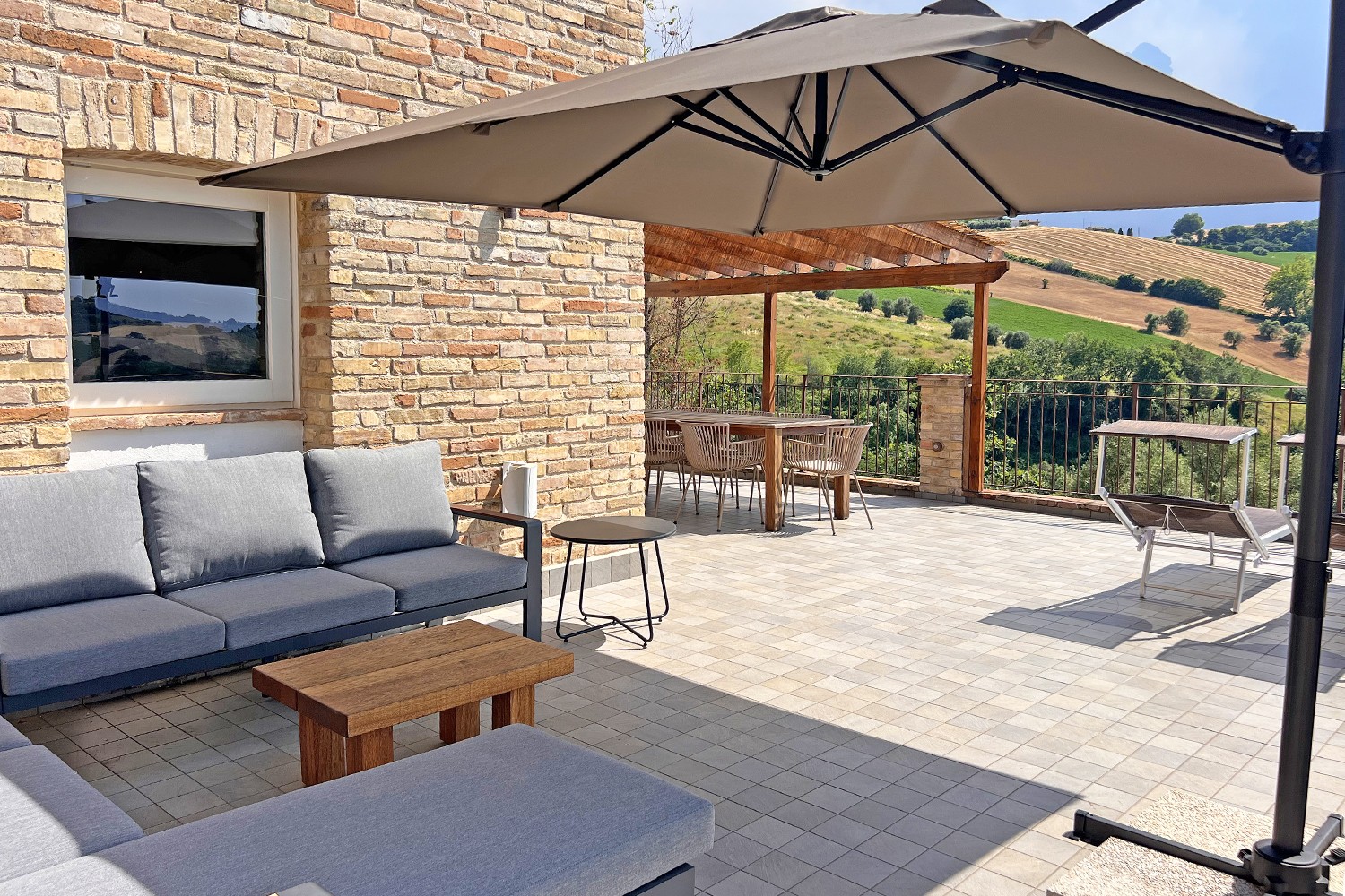 Luxuriöse Apartments mit Pool und modernem Interieur